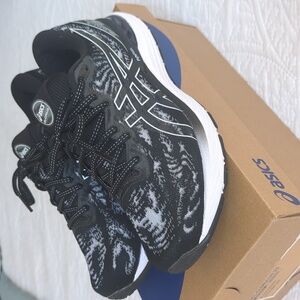 Women's Asics Gel-Cumulus 23 size 8 wide (D)